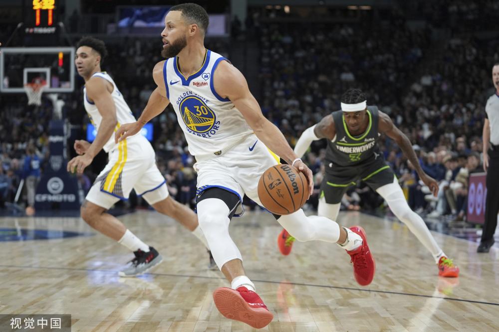 球在脚下 球在脚下