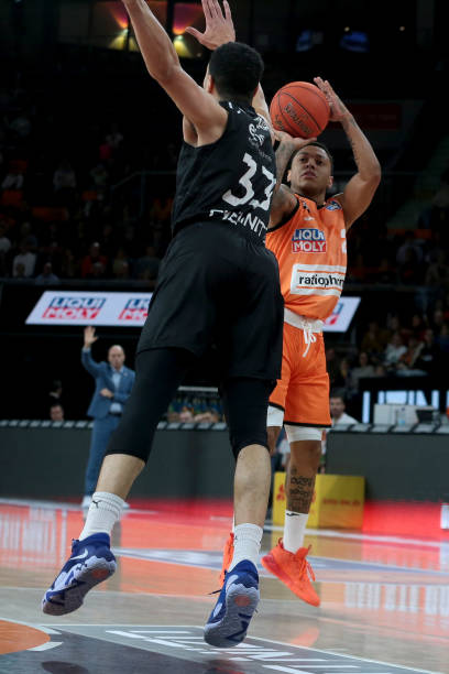 他们凭借出 他们凭借出